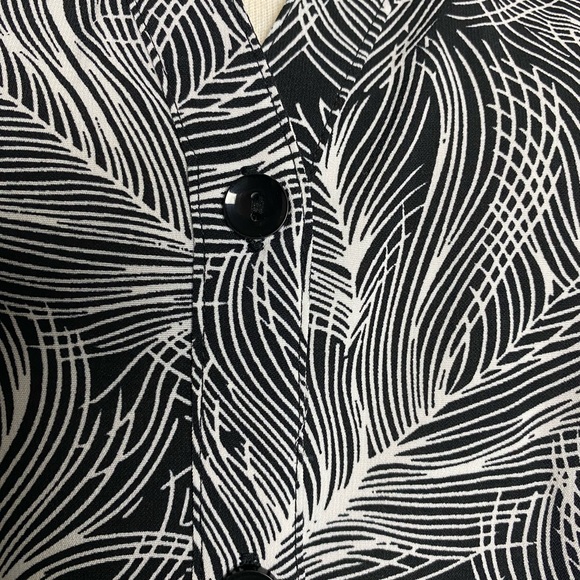 Catherines plus petite 3/4 sleeve button up top black white feather print 3X WP - Picture 9 of 11